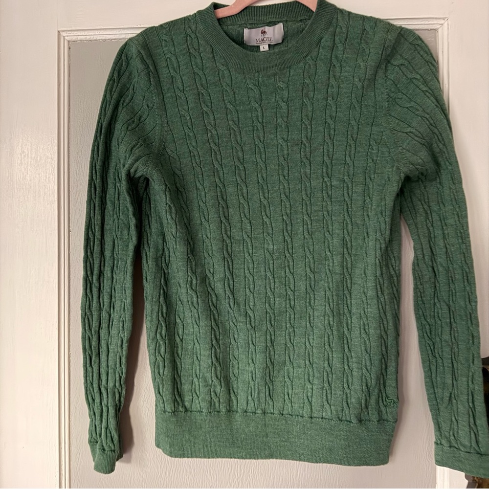 Magee 100% merino wool cable crew knit green